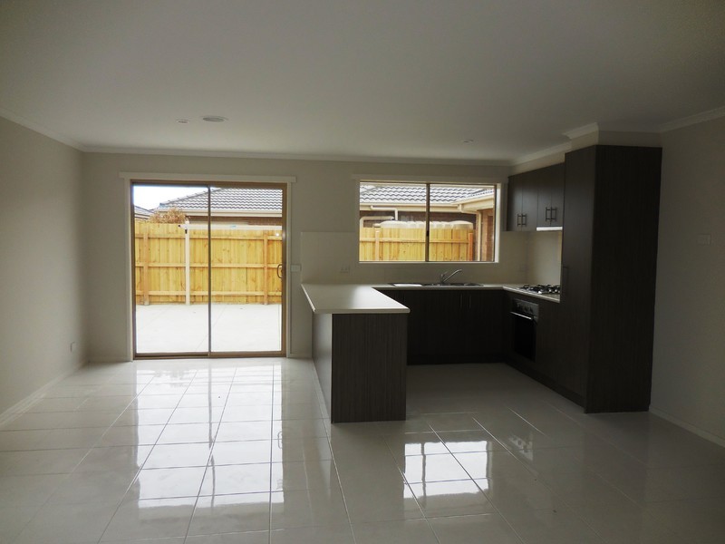 2/2 Burnnett Court, Longwarry VIC 3816