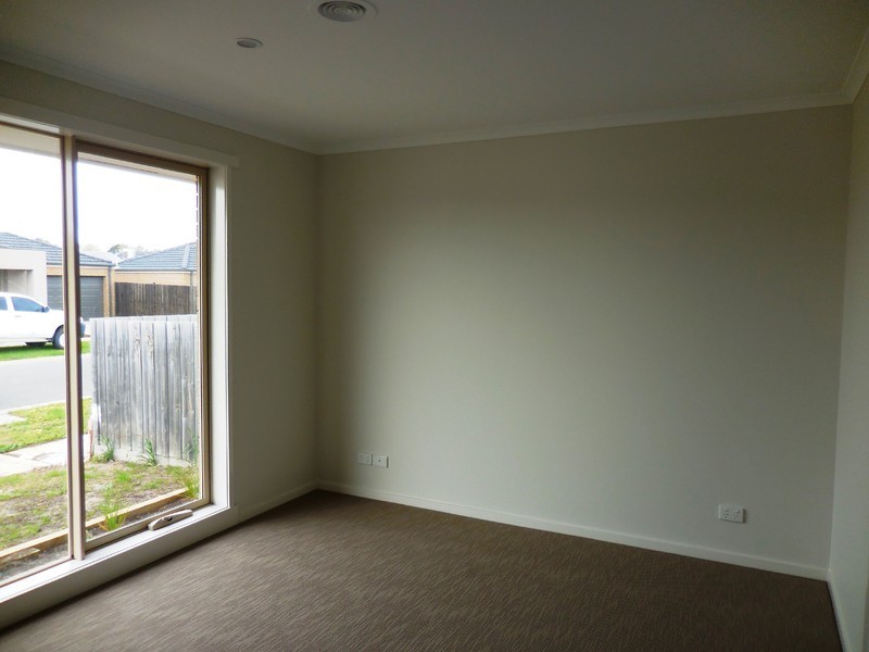 2/2 Burnnett Court, Longwarry VIC 3816