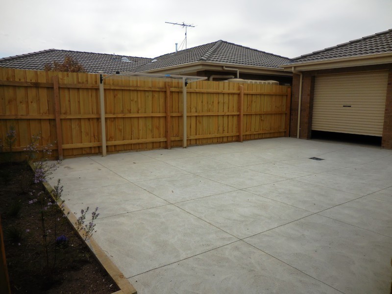 2/2 Burnnett Court, Longwarry VIC 3816