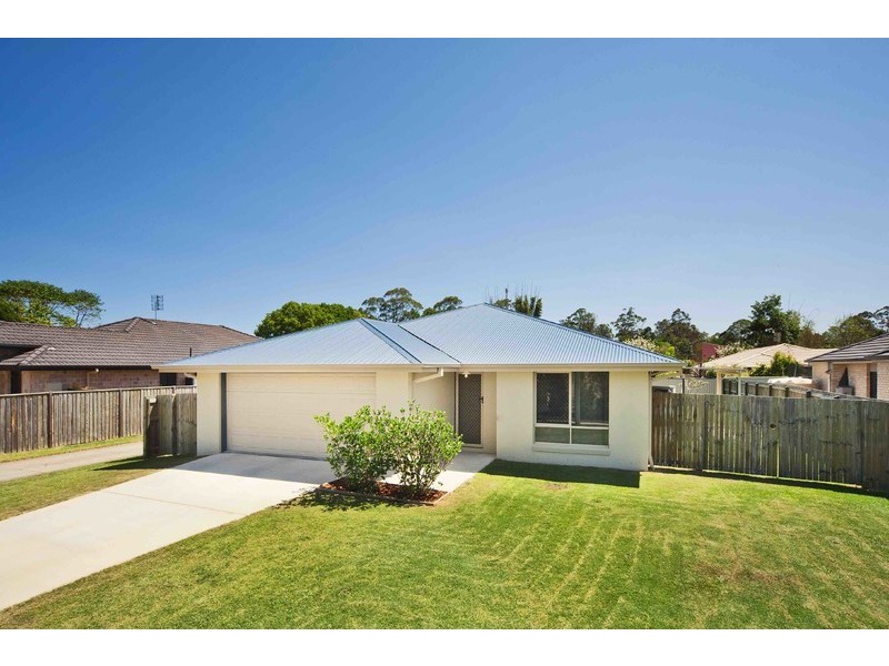 17 Oak Street, Cooroy QLD 4563
