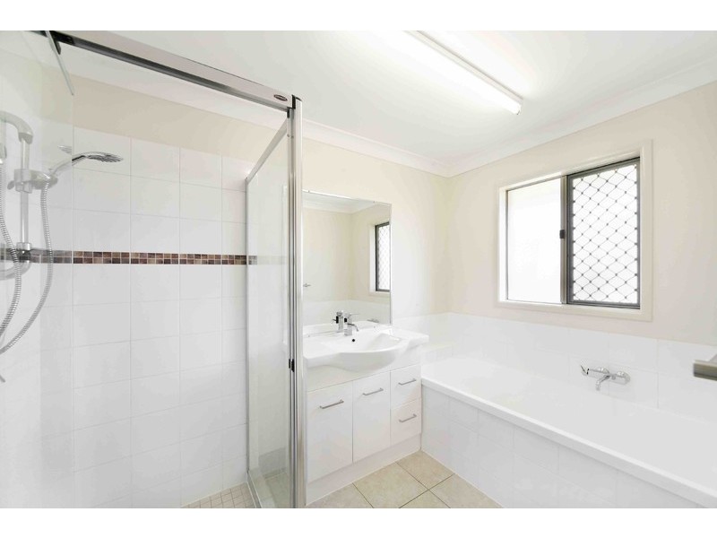 17 Oak Street, Cooroy QLD 4563