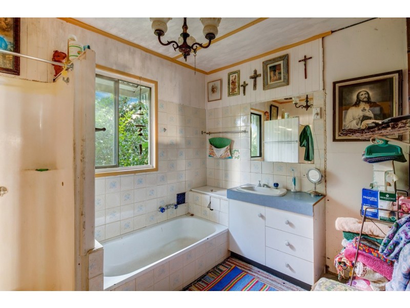 6 Queen Street, Cooran QLD 4569