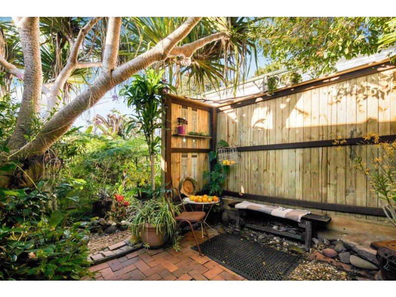 6 Queen Street, Cooran QLD 4569