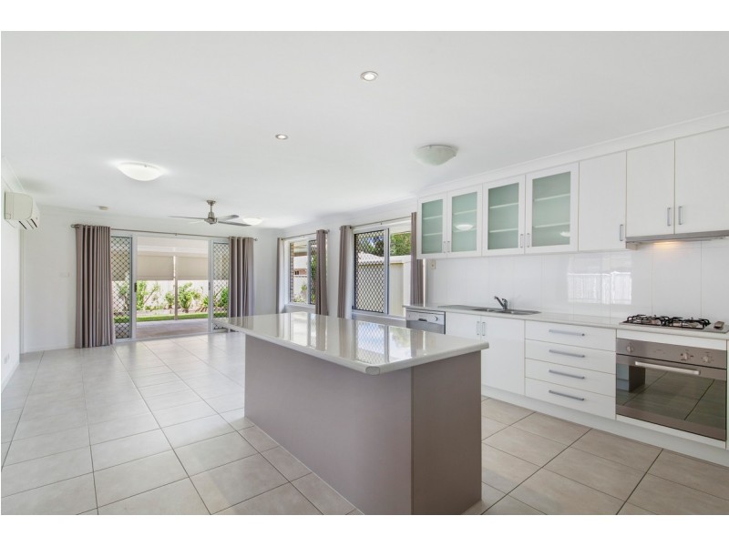 5 Oak Street, Cooroy QLD 4563