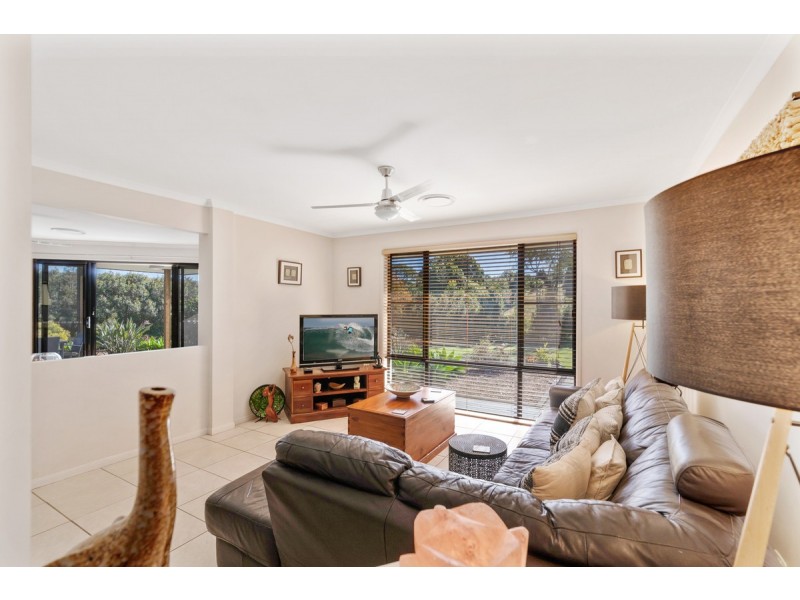 12 Sallwood Court, Pinbarren QLD 4568