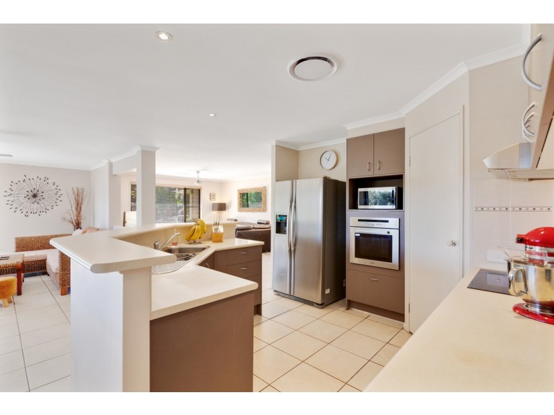 12 Sallwood Court, Pinbarren QLD 4568