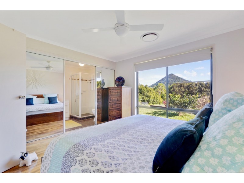 12 Sallwood Court, Pinbarren QLD 4568