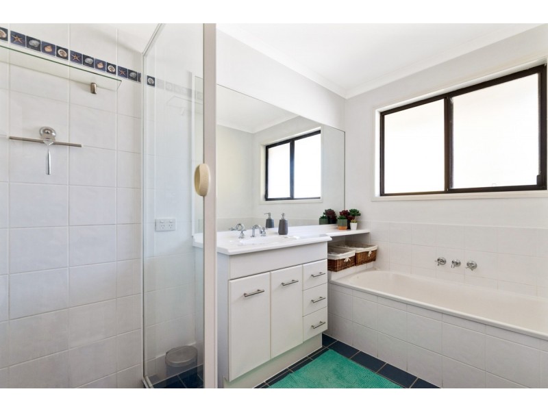 12 Sallwood Court, Pinbarren QLD 4568