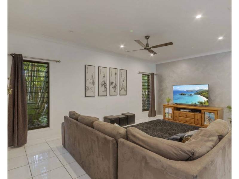 6 Albert Street, Cooran QLD 4569