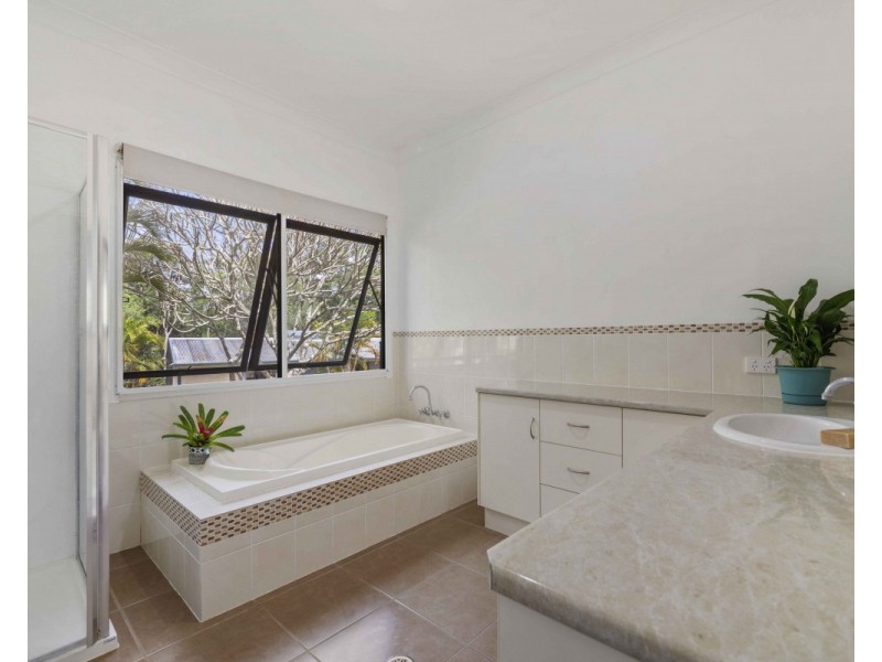 6 Albert Street, Cooran QLD 4569