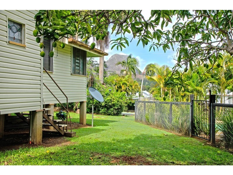 1 Pine St, Pomona QLD 4568