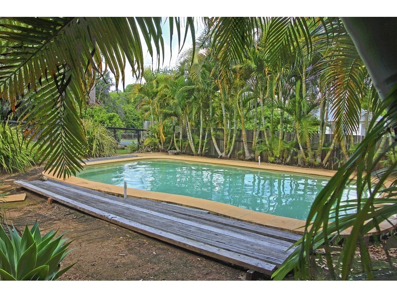 1 Pine St, Pomona QLD 4568