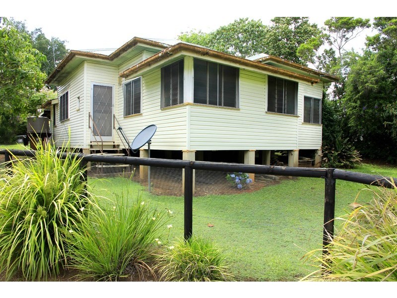 1 Pine St, Pomona QLD 4568