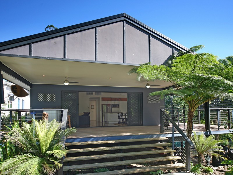 9 Pine Street, Pomona QLD 4568