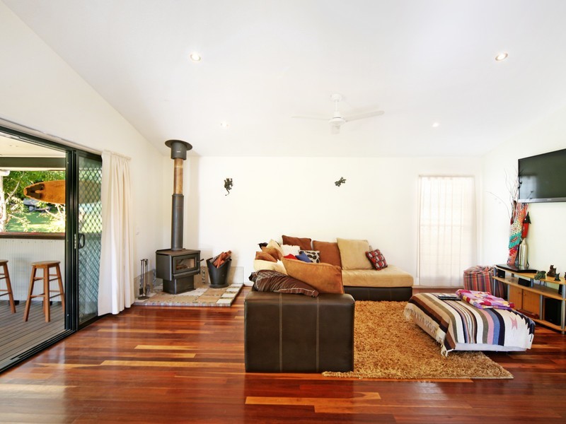 9 Pine Street, Pomona QLD 4568