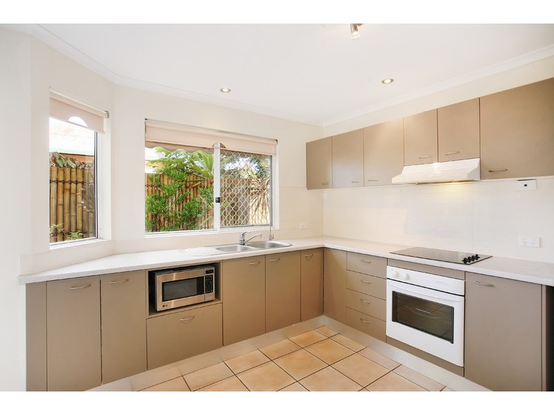 2/10 Garnet Street, Cooroy QLD 4563