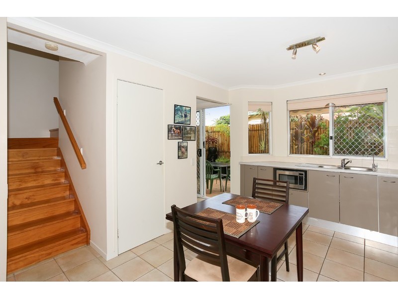 2/10 Garnet Street, Cooroy QLD 4563