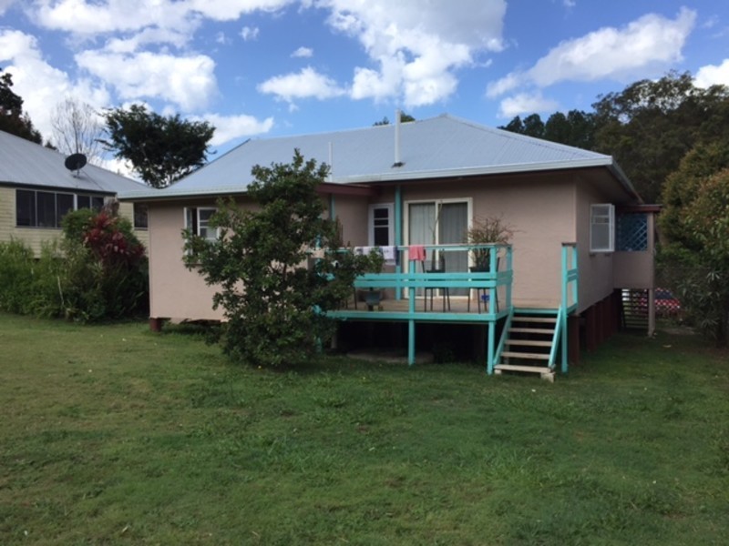 19 Railway Parade, Pomona QLD 4568