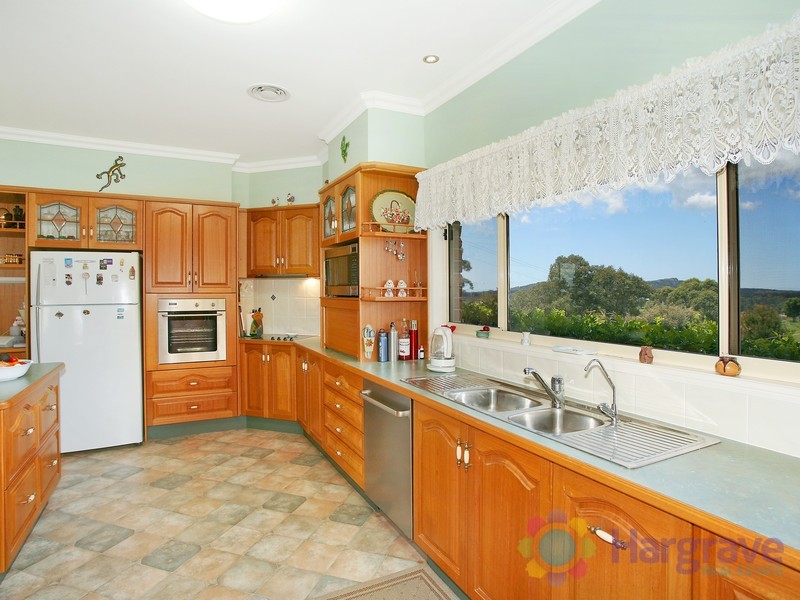 49 Lake Ridge Court, Lake Macdonald QLD 4563