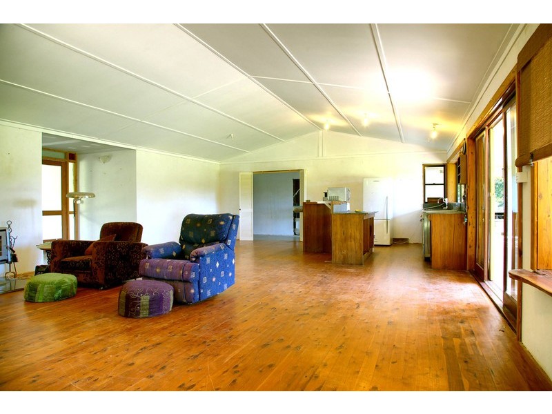 180 Coles Creek Road, Cooran QLD 4569