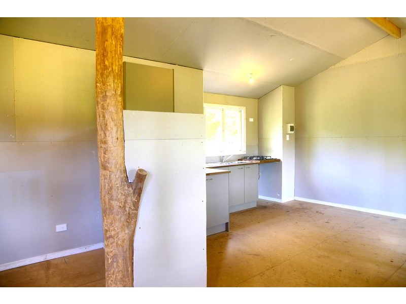 180 Coles Creek Road, Cooran QLD 4569