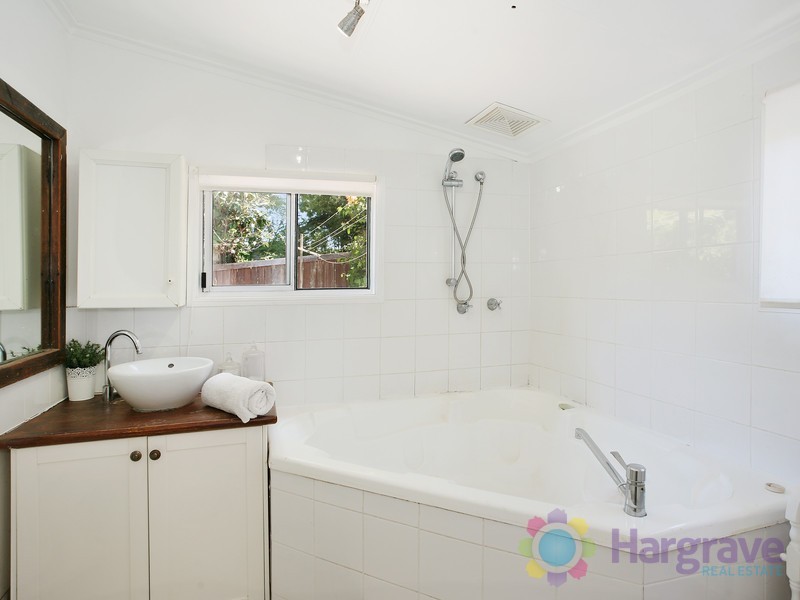 3 Railway Parade, Pomona QLD 4568