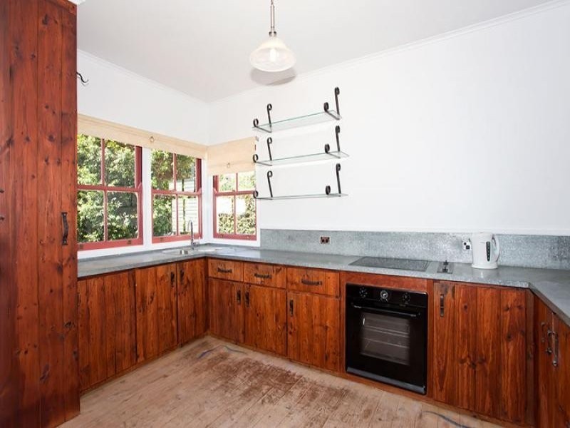 11 Burns Street, East Toowoomba QLD 4350