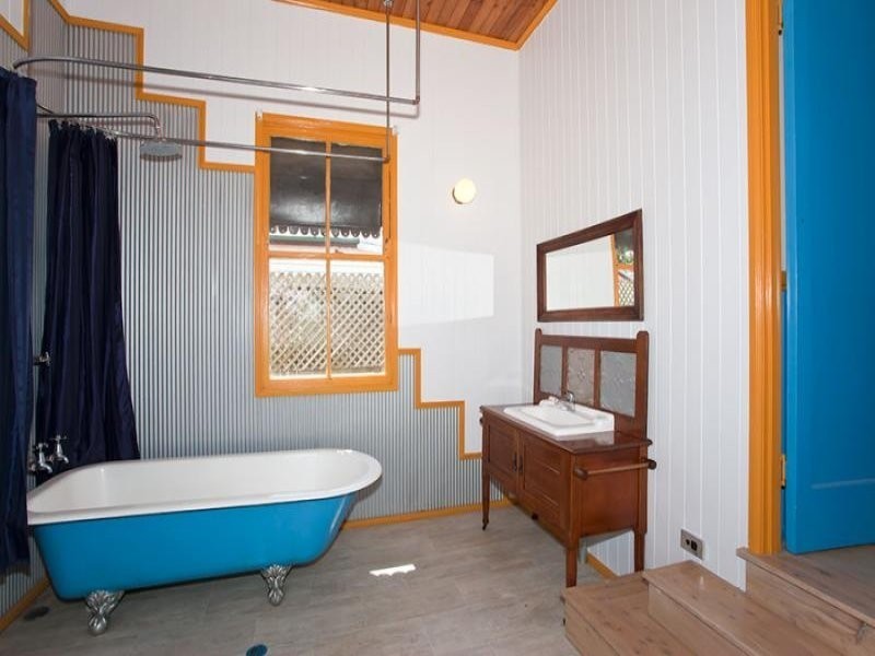 11 Burns Street, East Toowoomba QLD 4350