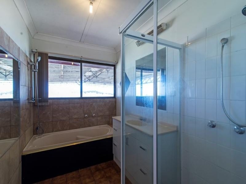 5 Jannuschs Road, Gowrie Mountain QLD 4350