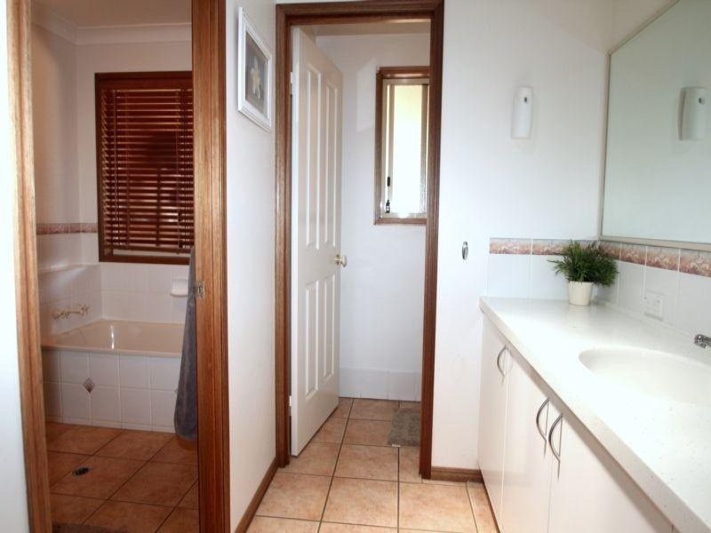 23 Carnation Court, Middle Ridge QLD 4350