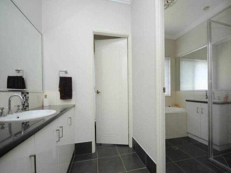 16 Pelican Drive, Rangeville QLD 4350