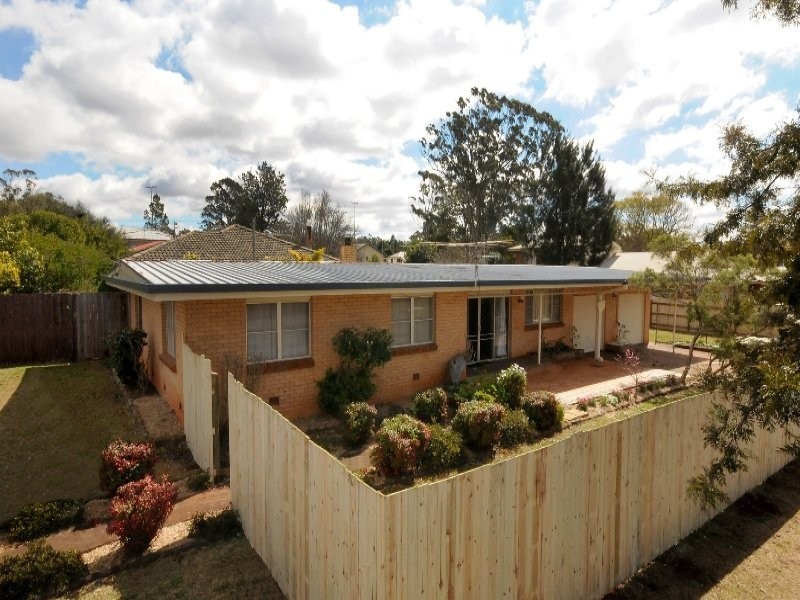 9 Doherty Street, Rockville QLD 4350