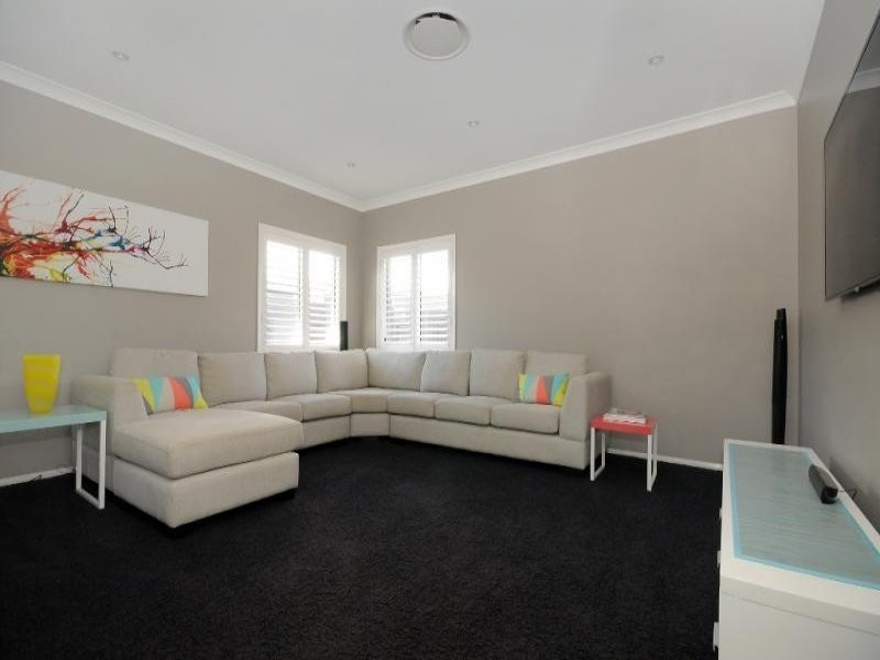 9 Blades Court, Middle Ridge QLD 4350