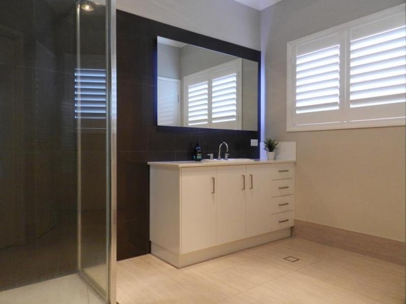 9 Blades Court, Middle Ridge QLD 4350
