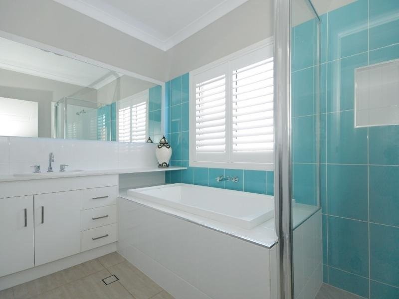 9 Blades Court, Middle Ridge QLD 4350