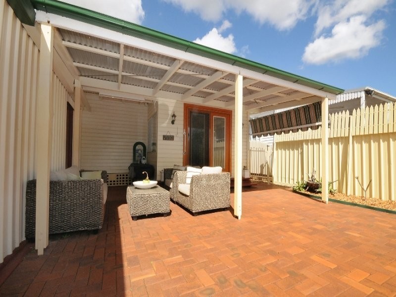 9 Vacy Street, Newtown QLD 4350