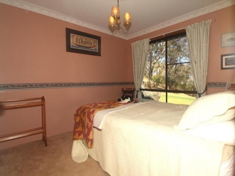 15 Rowland Court, Gowrie Mountain QLD 4350