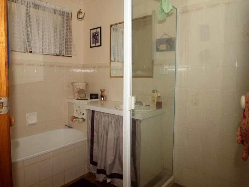 15 Rowland Court, Gowrie Mountain QLD 4350