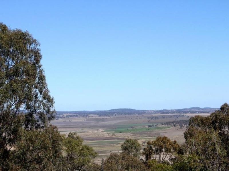 15 Rowland Court, Gowrie Mountain QLD 4350