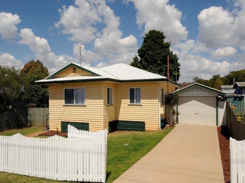 18 Elizabeth Street, South Toowoomba QLD 4350