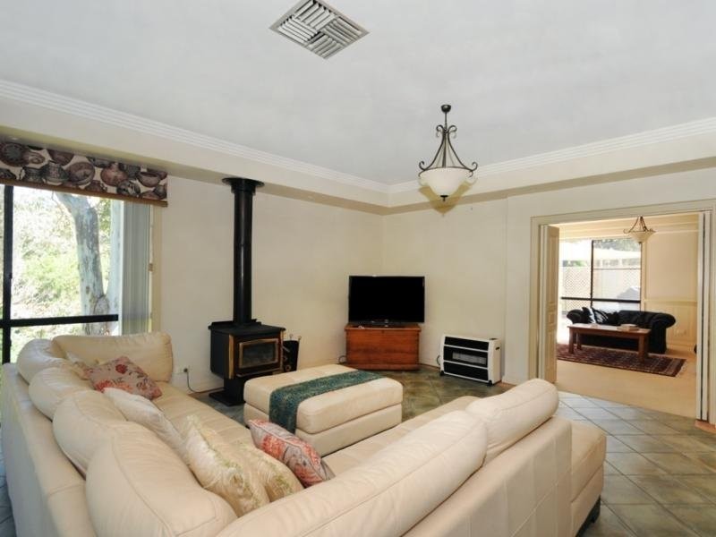 4 Grey Gums Drive, Blue Mountain Heights QLD 4350