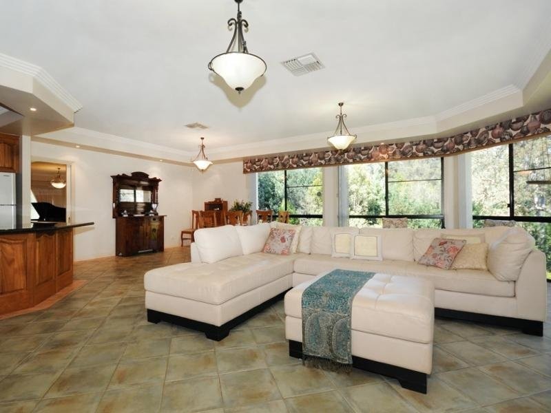 4 Grey Gums Drive, Blue Mountain Heights QLD 4350