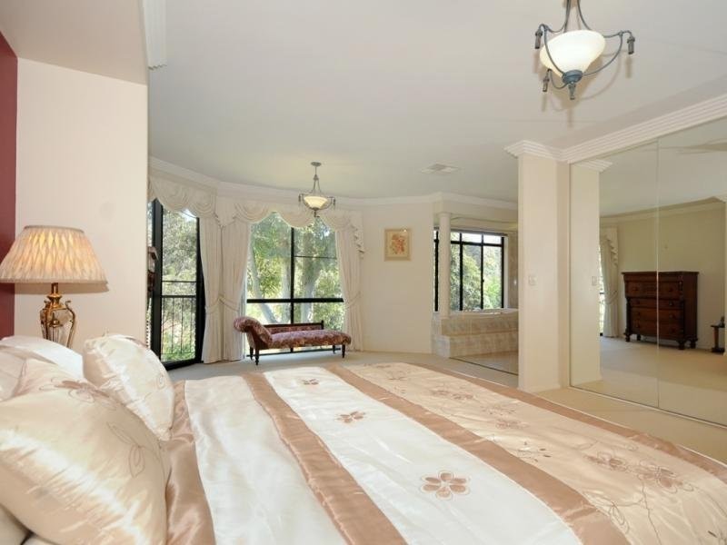 4 Grey Gums Drive, Blue Mountain Heights QLD 4350