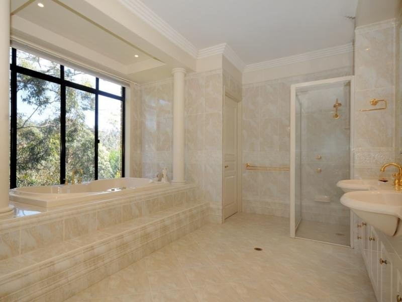 4 Grey Gums Drive, Blue Mountain Heights QLD 4350