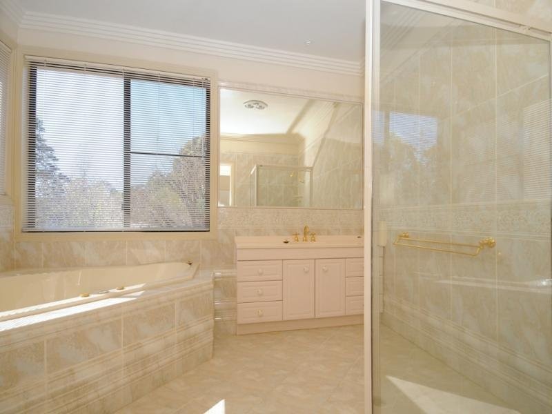 4 Grey Gums Drive, Blue Mountain Heights QLD 4350