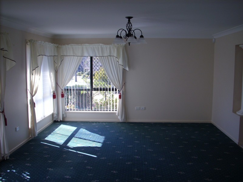 6 Glen Eagles Drive, Middle Ridge QLD 4350