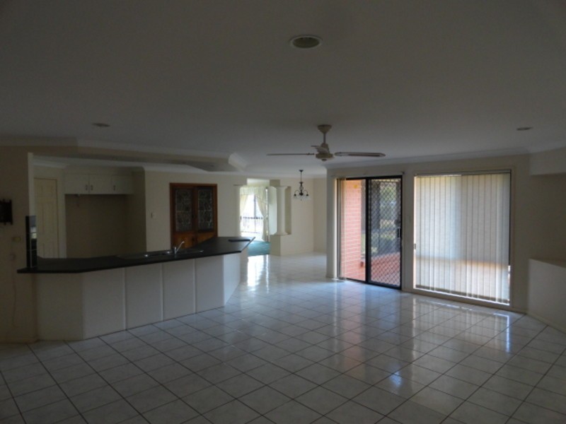 6 Glen Eagles Drive, Middle Ridge QLD 4350