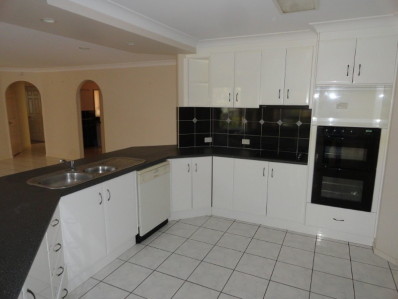 6 Glen Eagles Drive, Middle Ridge QLD 4350