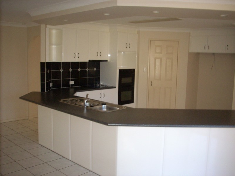 6 Glen Eagles Drive, Middle Ridge QLD 4350