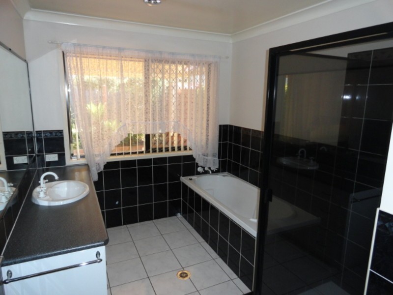 6 Glen Eagles Drive, Middle Ridge QLD 4350